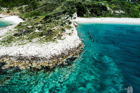 Från Tirana/Durres/Golem: Utforska Sazan Island &amp; KaraburunÖn Sazan från Durres &amp; Golem