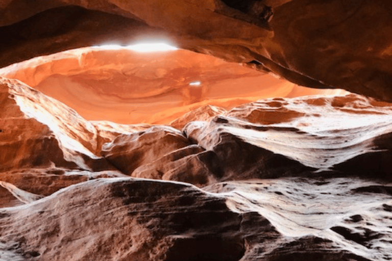 Wadi Rum: Wędrówka i wspinaczka na górę Burdah + tradycyjny lunch