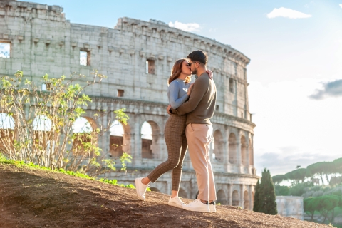Rome: professionele fotoshoot buiten het ColosseumNormaal pakket: 20-30 foto's