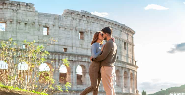 Rome: Personalized Photoshoot outside the Colosseum