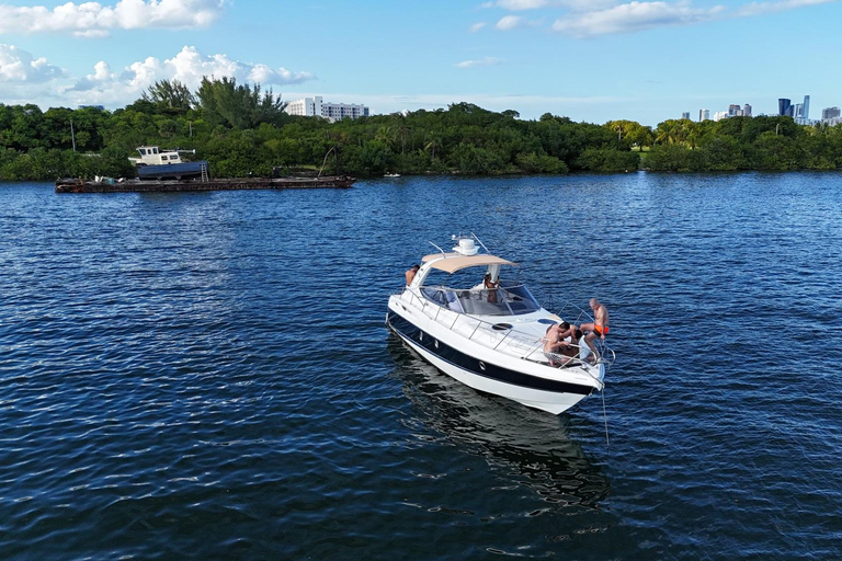 Miami: Private Yacht für bis zu 12 Personen4-Stunden-Miete