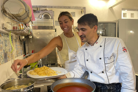 佛罗伦萨：意面制作课程，含晚餐、葡萄酒和... 唱歌！佛罗伦萨：意面制作课程，含晚餐、葡萄酒...还有歌唱！