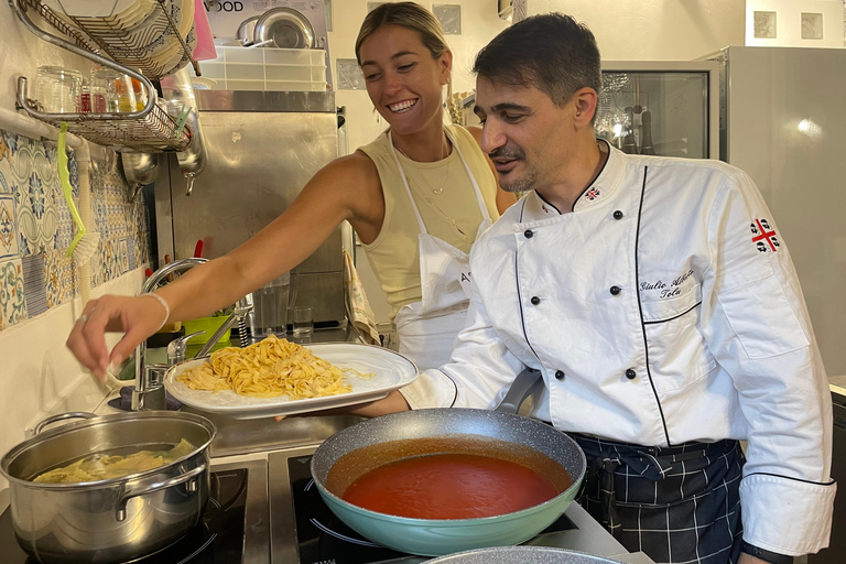 佛罗伦萨：意面制作课程，含晚餐、葡萄酒和... 唱歌！佛罗伦萨：意面制作课程，含晚餐、葡萄酒...还有歌唱！