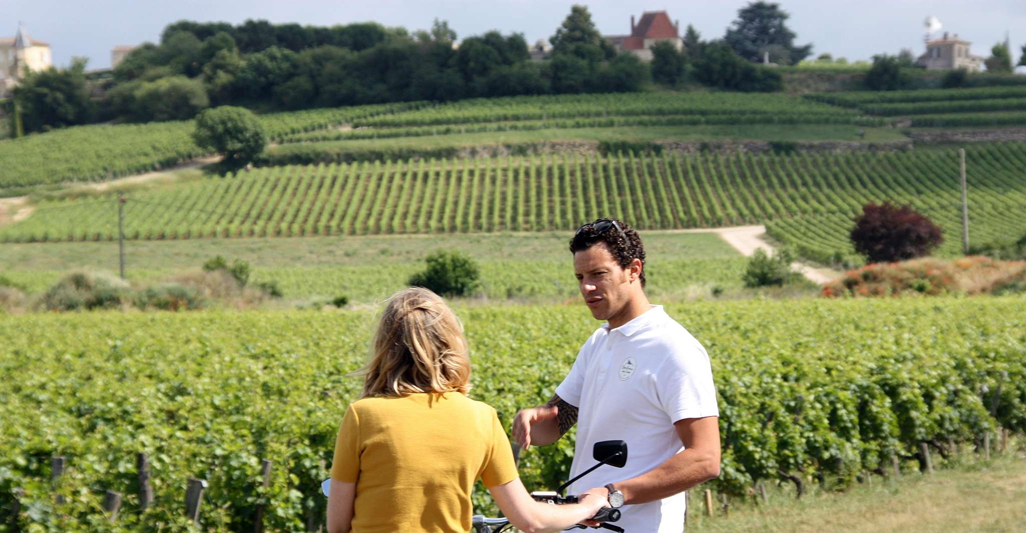 Saint-Emilion E-Bike Wine Tour - 2 wineries & Picnic Lunch - Housity