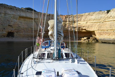 Albufeira: Sailing Signature Benagil & Portuguese Gastronomy