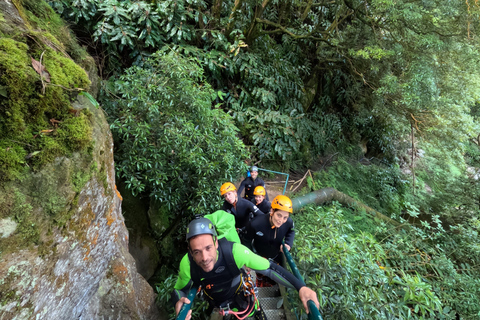 Açores: Aventura de Canyoning no Salto do CabritoAçores: Aventura de canoagem no Salto do Cabrito