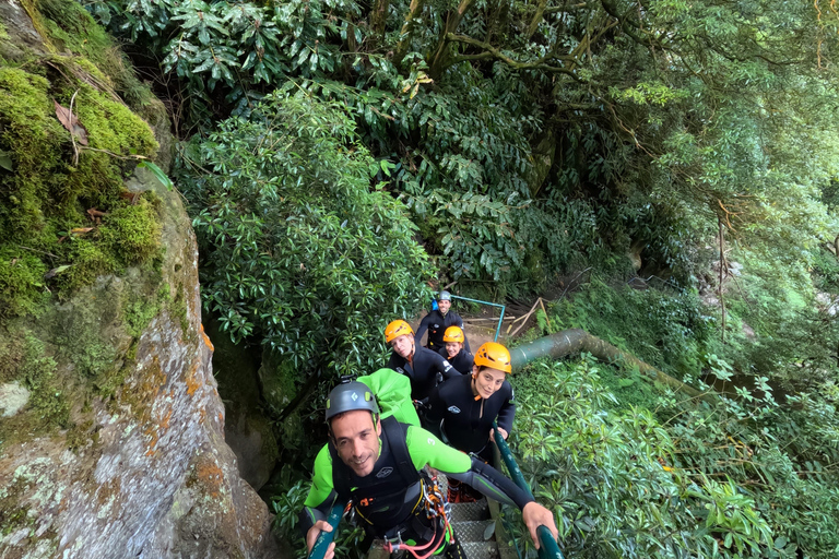 Açores: Aventura de Canyoning no Salto do CabritoAçores: Aventura de canoagem no Salto do Cabrito
