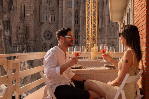 Prywatna degustacja wina z widokiem na Sagrada Familia i posiłkiem tapas
