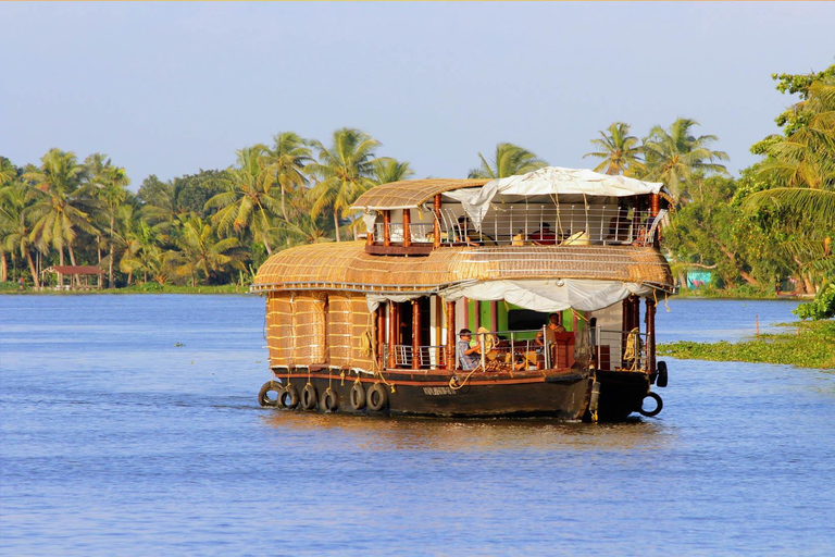 From Cochin: Munnar and Alleppey 4-Day Tour with Houseboat