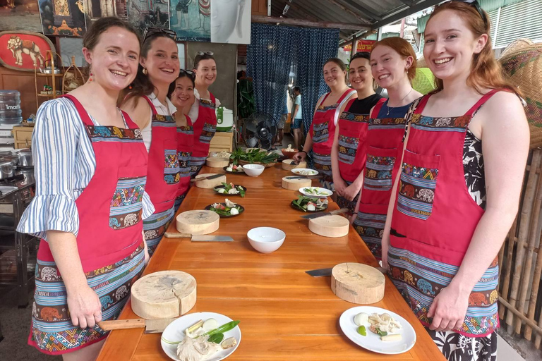 Chiang Mai : Small Group Thai Cooking class with market tour Join a small group in English