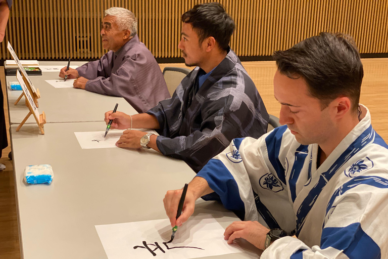 Tokyo: Samurai & Ninja Experience with a real sword Samurai Sword Mastery Experience