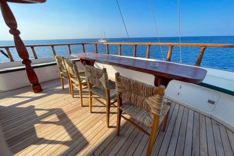 Lárnaca: Crucero en barco con fondo de cristal por la bahía y snorkel