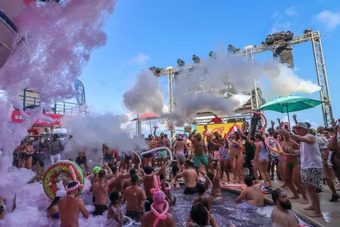Ladies Beach Party Coco Bongo