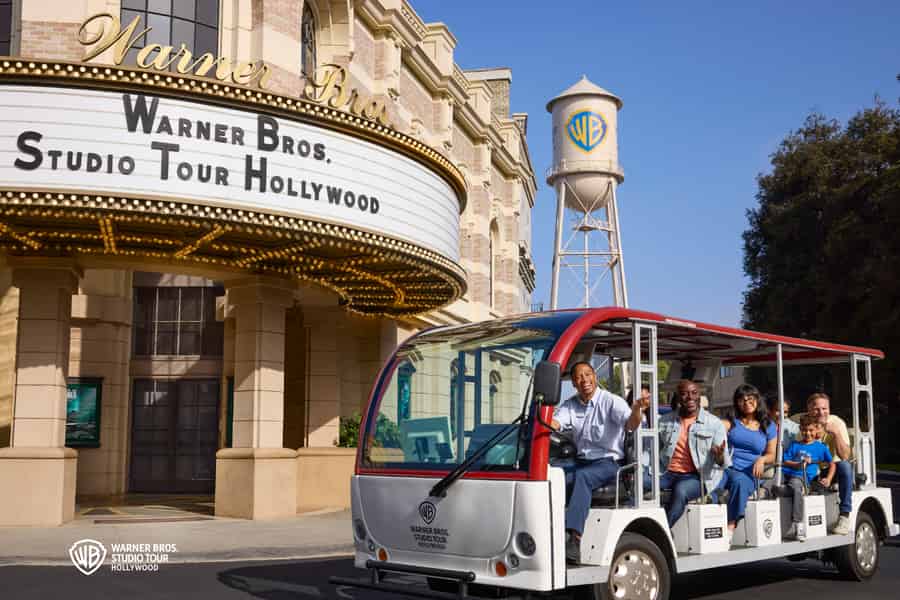 LA: Warner Bros. Studiotour Hollywood & Bustour-Paket. Foto: GetYourGuide
