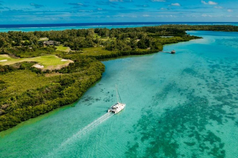 Catamaran cruise op Ile Aux Cerfs met ophaal- en terugbrengservice & lunch