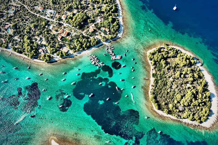 Split: Blaue Lagune & 3 Inseln – Premium-Schnellbootfahrt. Foto: GetYourGuide Split: Blaue Lagune & 3 Inseln – Premium-Schnellbootfahrt. Foto: GetYourGuide