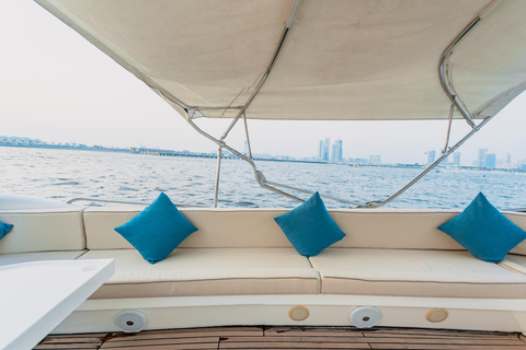 Dubai Yacht Tour - båttur upp till 12 gäster Privat tur3 timmars sightseeing - Dubai Luxury Yacht Experience