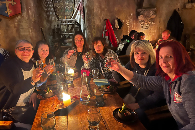 Nuits médiévales : Tour des bars et visite guidée