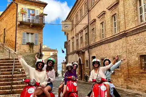 Numana: Tour di noleggio Vespa