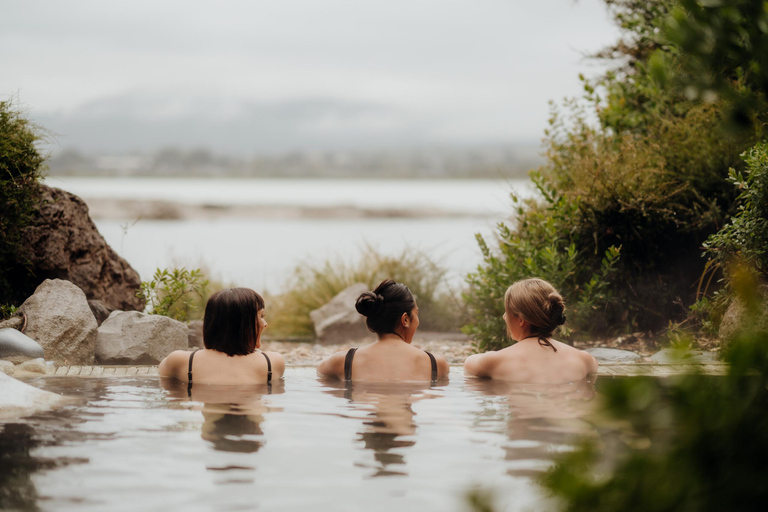 Auckland: Rotorua Highlights inc Wai-O-Tapu & Optional extra Wai O Tapu & Te Puia Guided Tour