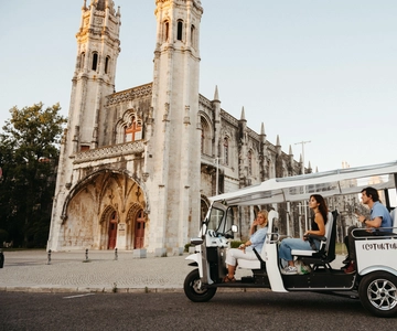 Lisbon: Private City Tour by Eco Tuk Tuk