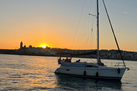 Sitges Sunset: Guided Tour by Sailboat along the Sitges Coast.