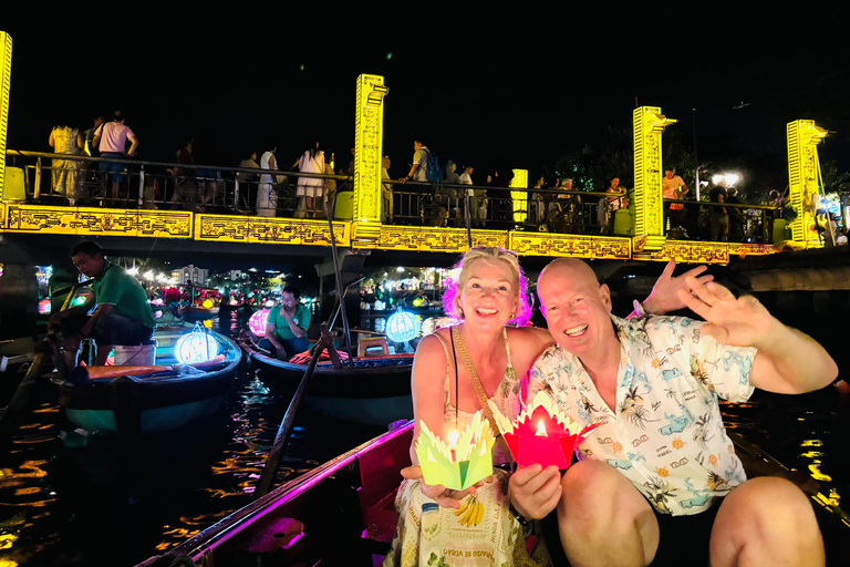 Hoi An/Da Nang: Private Lantern Boat With Release Lantern Hoi An/Da Nang: Private Lantern Boat With Realese Lantern