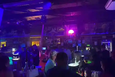 Puerto Banus: Premium nightclub tour PRIVATE with 3 clubs and 1 drink