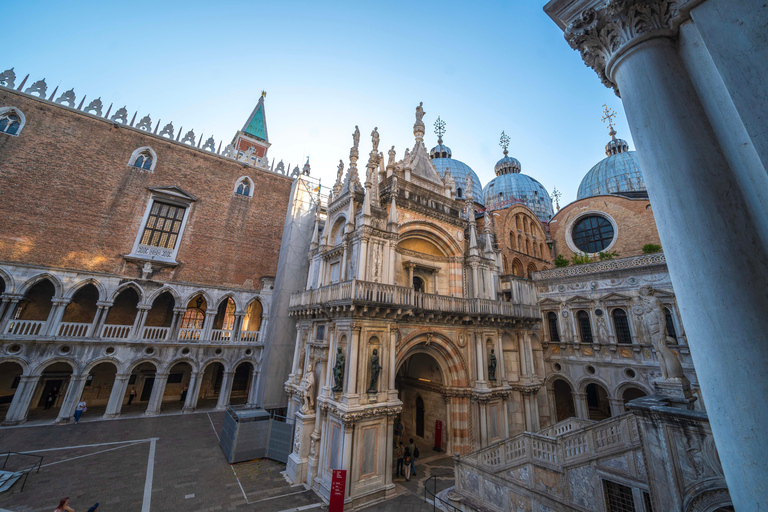 Venice: Exclusive Doge’s Palace Tour with Local Aperitivo English Tour