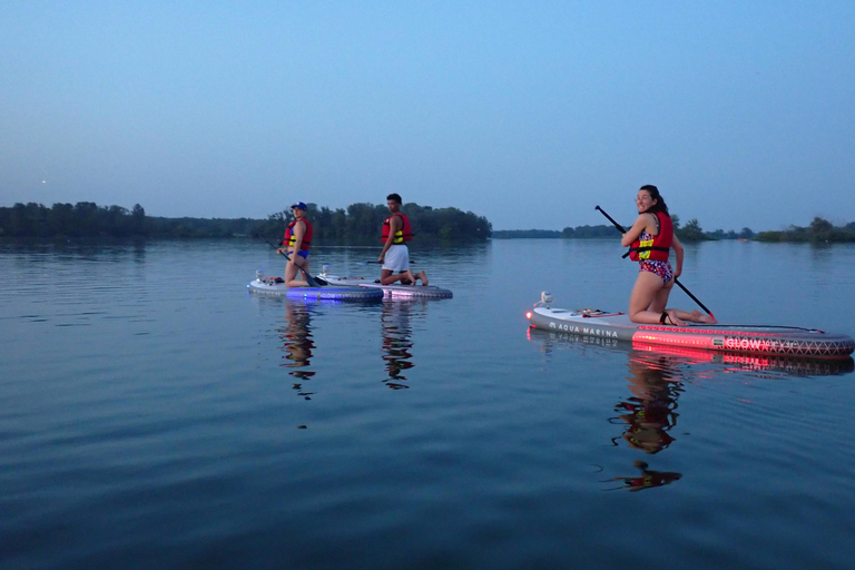 Lyon: Sunset Apéro on a lighted paddleboard at Miribel Jonage Park Lyon: Sunset aperitif on illuminated paddleboards at Miribel Jonage Park
