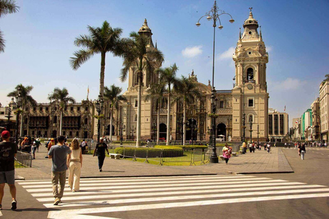 Exploration of Lima Downtown + Pisco Guided Tour from Miraflores
