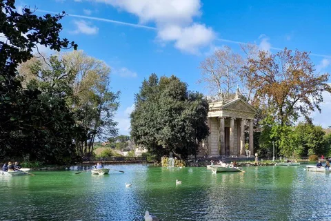 ROME: Villa Borghese Lake tour by boat paddling independently +aperitivo