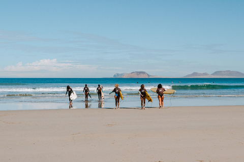 Lanzarote: Beginner's surfing lesson at Famara beach Package of 3 beginner surfing lessons (2 hours each)