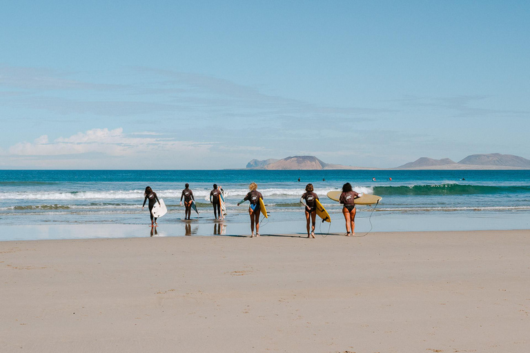Lanzarote: Beginner's surfing lesson at Famara beach Package of 3 beginner surfing lessons (2 hours each)