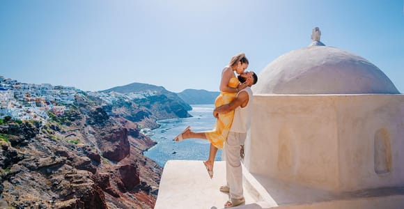 Santorini: Oia Private Photoshoot with Edited Photos