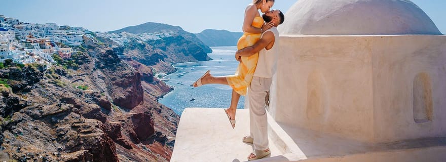 Santorin : séance photo privée pour couple à Oia avec 35 photos