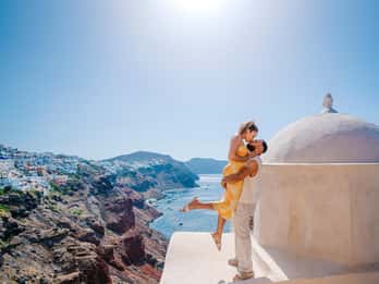 Santorini: Privat fotografering för par i Oia med 35 foton