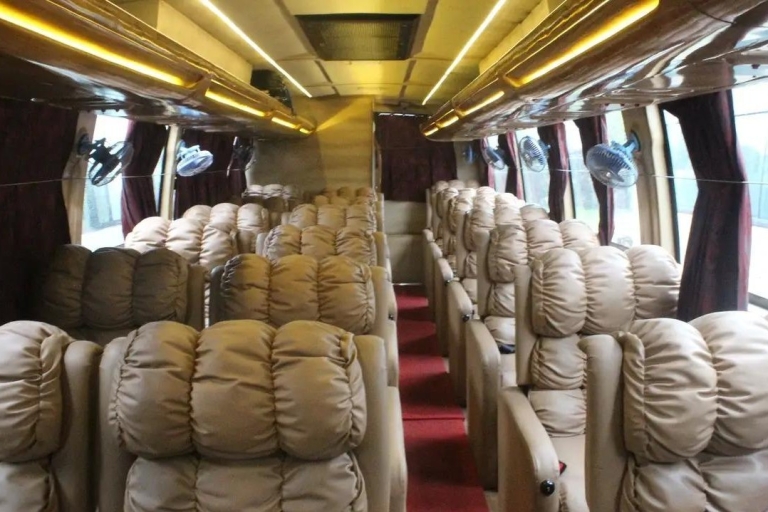 Billete de autobús turístico de Katmandú a PokharaAutobús turístico de lujo