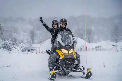 Ushuaia: Adventure and Snow Moto + Buffet Lunch or Pizza Rodizio + Transfer