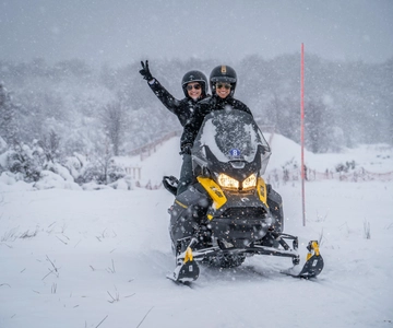 Ushuaia: Aventura e Neve Moto+Almoço com Buffet ou Rodizio Pizza + Transfer