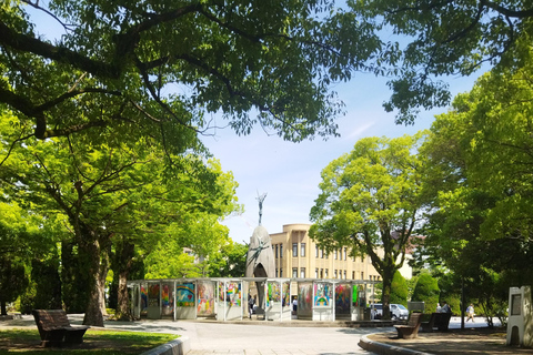 Hiroshima: Parque de la Paz, castillo y templo Mitaki en bicicleta eléctricaHiroshima: Parque de la Paz, Castillo y Templo Mitaki Recorrido en Bicicleta Eléctrica