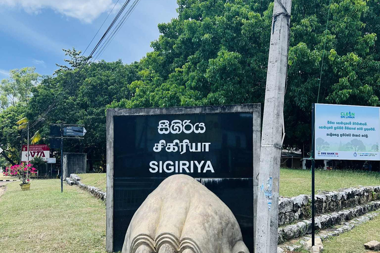 From Kandy: Sigiriya & Dambulla Day Tour with Safari