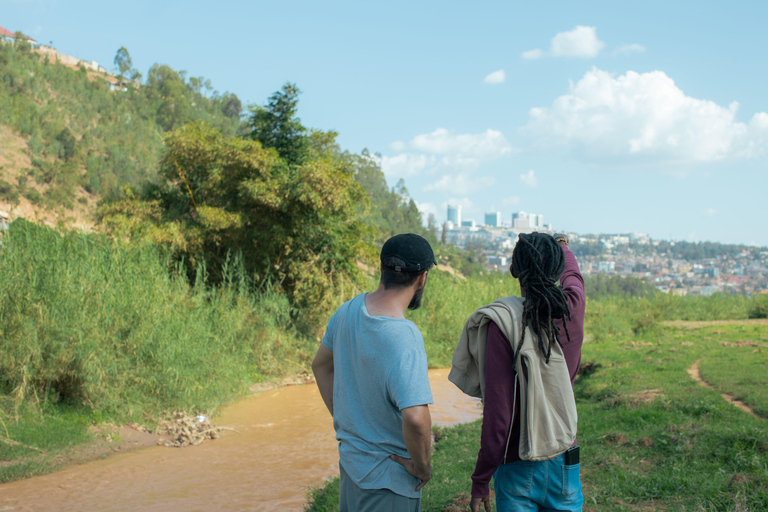 Kigali: Verhalenwandeling door het dorp Gatsata naar de berg Jali