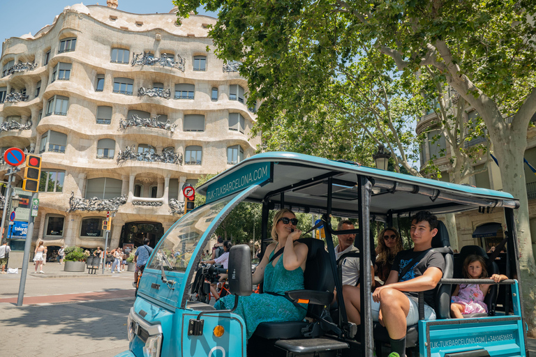 1,5-timmars privat Tuk-Tuk-tur i Barcelona och på stranden1,5-timmars privat tur med tuk-tuk i Barcelona och på stranden