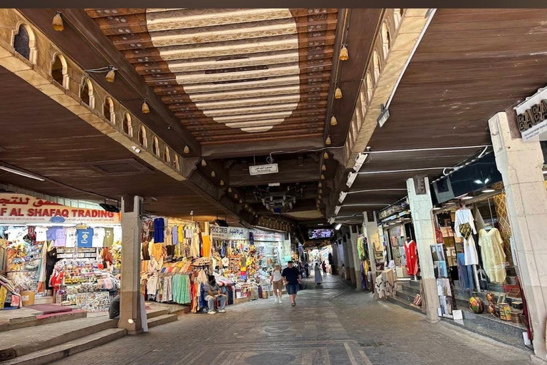 Muscat: Private City Tour with a Local Guide & Full Transfer