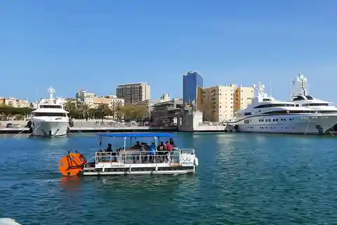 Barcelona: Water Beer Bike Tour, mit Freunden und Schwimmen