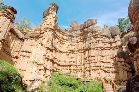 Pha Chor Canyon and Handicrafts Tour