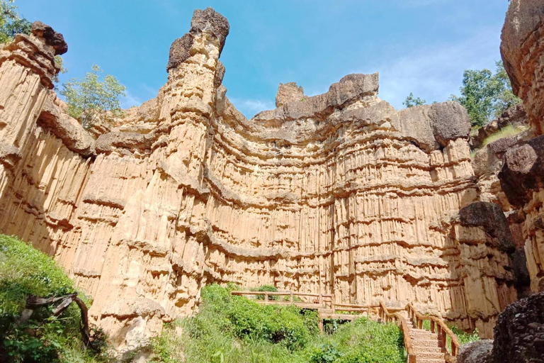 Pha Chor Canyon and Handicrafts Tour