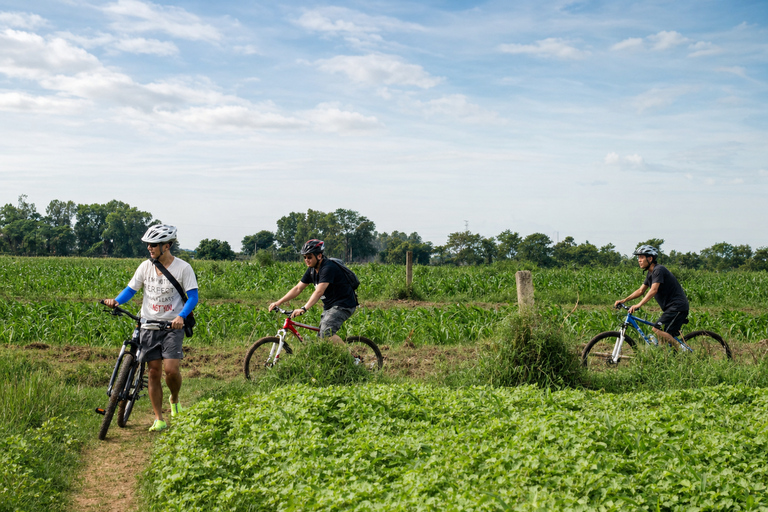 Phnom Penh: Silk Island Cycling Aventure & Lunch with Locals