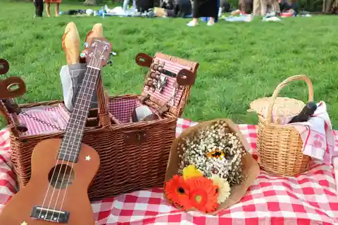 París: Picnic en el parque Buttes-Chaumont, un tesoro escondido
